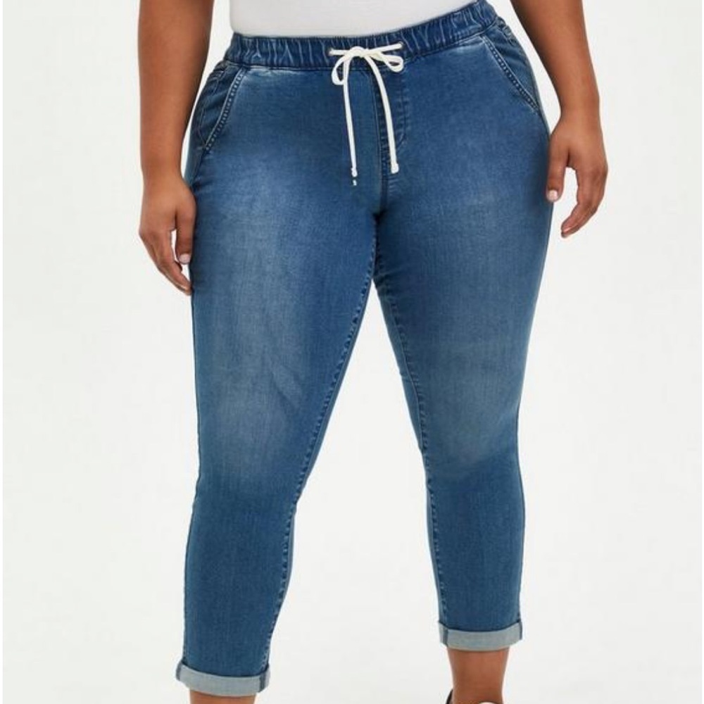 Torrid Pull-On Boyfriend Straight Super Soft Mid-Rise Jeans 3X 22 24 stretch